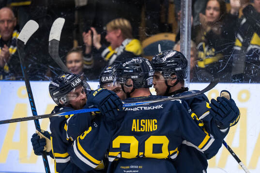 HV71s Hugo Fransson jublar