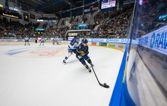 Leksands Alexander Lundqvist och HV71s Justin Glenn Kloos
