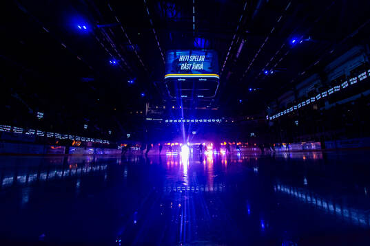 HV71s spelare gör entré