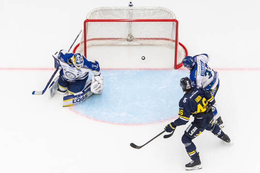 Leksands målvakt Marcus Gidlöf och Olle Strandell