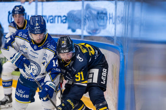Leksands Oskar Lang och HV71s Aleksi Heponiemi