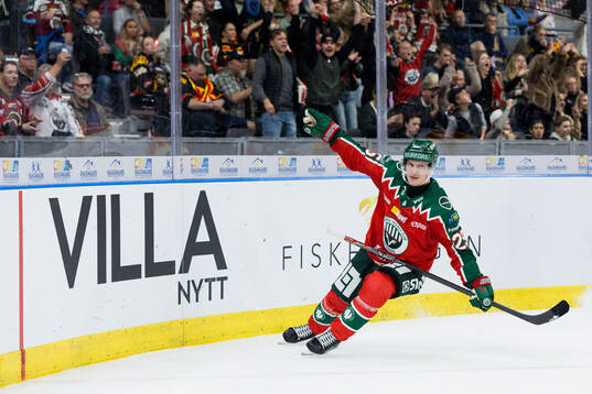Frölundas Arttu Ruotsalainen jublar