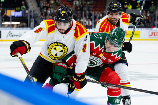 Brynäs Bobby Trivigno och Anton Rödin mot Frölundas