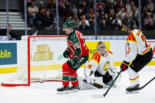 Frölundas Arttu Ruotsalainen skjuter 3-0 på Brynäs