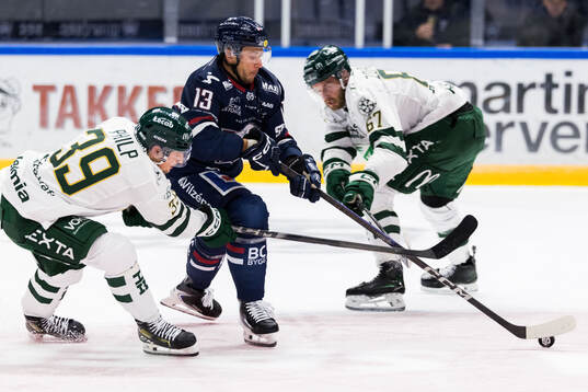 Färjestads Luke Philp och Radim Zohorna mot Linköpings