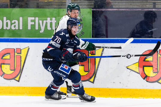 Linköpings Fredrik Karlström och Färjestads Oskar Steen