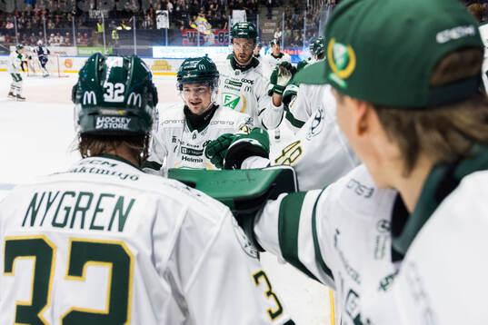 Färjestads Luke Philp jublar