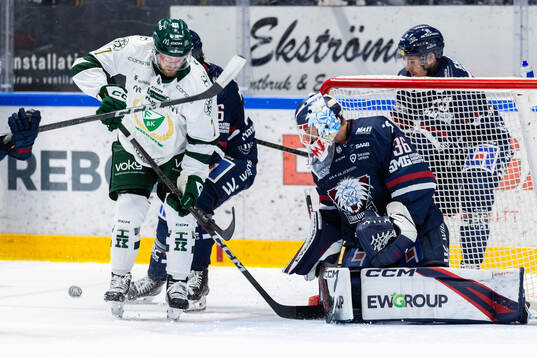 Färjestads Axel Bergkvist och Linköpings målvakt