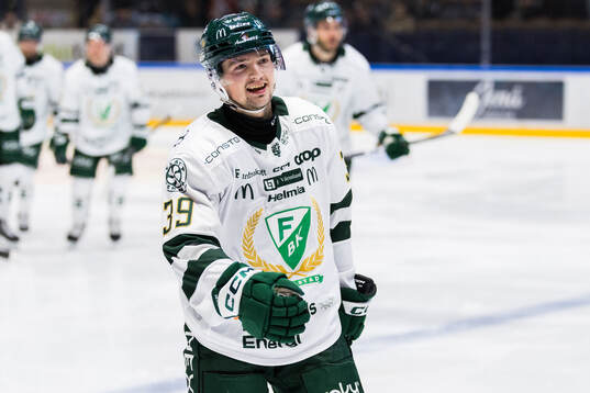 Färjestads Luke Philp jublar