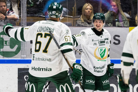 Färjestads Luke Philp jublar