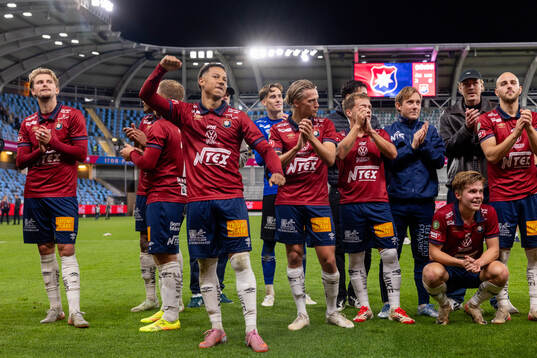 Örgrytes Tobias Sana jublar