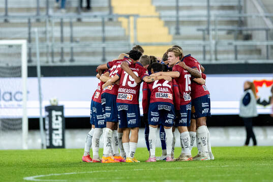 Örgrytes spelare samlas