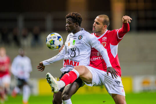 Örebros Blessing Asumang Dankwah och Kalmars Saba