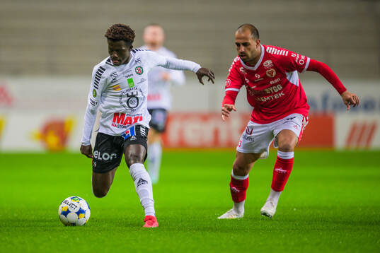 Örebros Blessing Asumang Dankwah och Kalmars Saba