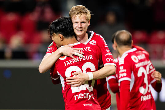 Kalmars Malcolm Stolt jublar med Arash Motaraghebjafarpour