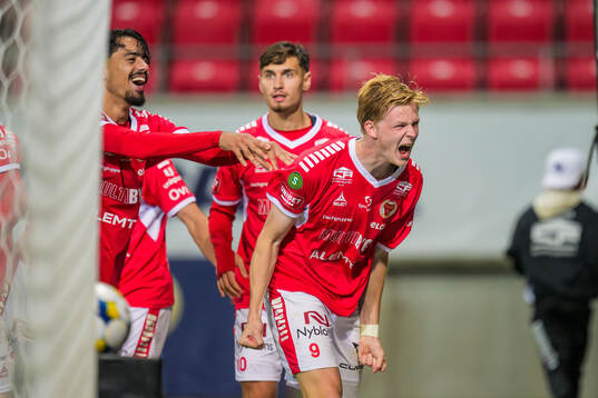 Kalmars Malcolm Stolt jublar