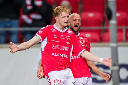 Kalmars Malcolm Stolt och Robert Gojani jublar