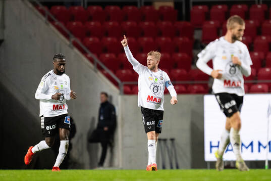 Örebros Karl Holmberg jublar