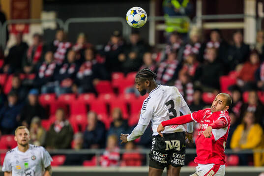 Örebros Joseph Baffoe och Kalmars Saba Mamatsashvili