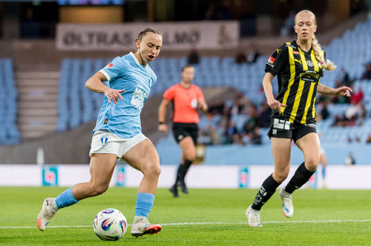 Malmö FFs Miljana Ivanovic och Häckens Lisa Löwing