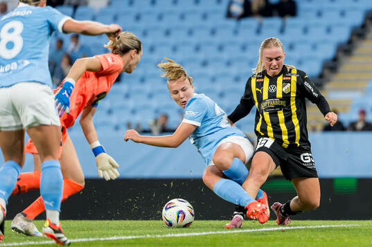 Malmö FFs Sara Kanutte Sørensen Fornes mot  Häckens