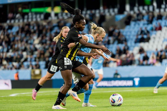 Häckens Monica Jusu Bah och Malmö FFs Nathalie Hoff