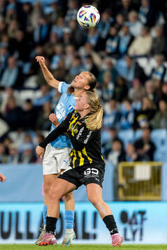 Malmö FFs Karoline Olesen och Häckens Pernille Sanvig