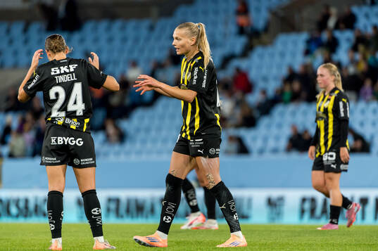 Häckens Tabby Tindell och Stine Sandbech deppar
