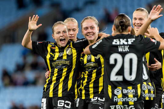 Häckens Anna Anvegård jublar med Alice Bergström