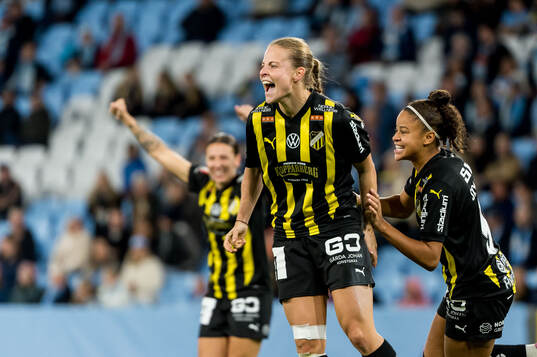Häckens Anna Anvegård jublar