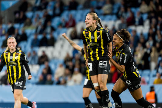 Häckens Anna Anvegård jublar