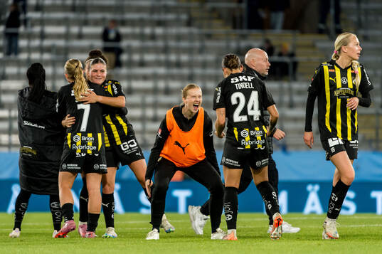 Häckens spelare jublar