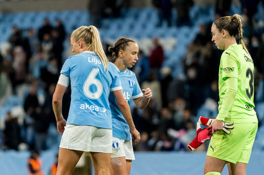 Malmö FFs Nellie Lilja, Miljana Ivanovic och målvakt Moa