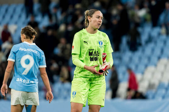 Malmö FFs målvakt Moa Öhman deppar