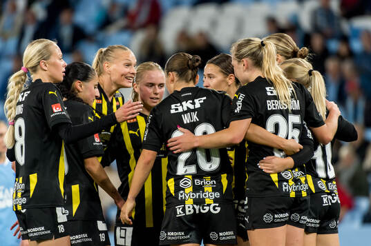Häckens spelare jublar