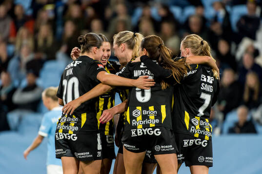 Häckens Alice Bergström jublar