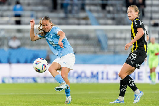 Malmö FFs Karoline Olesen och Häckens Anna Anvegård