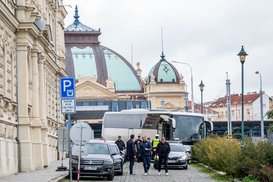 The team bus gets stuck