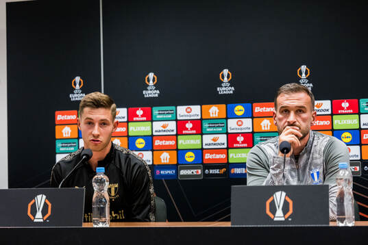 Lasse Berg Johnsen and Head coach Anes Mravac