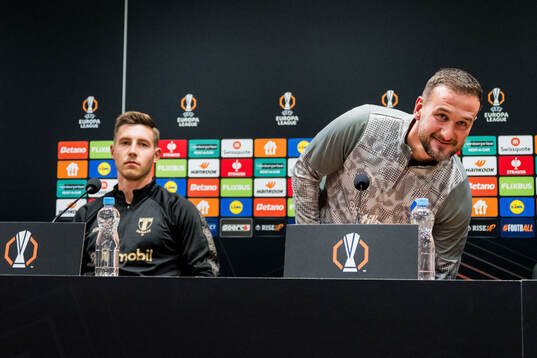 Lasse Berg Johnsen and Head coach Anes Mravac