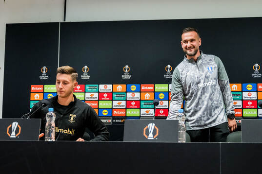 Lasse Berg Johnsen and Head coach Anes Mravac
