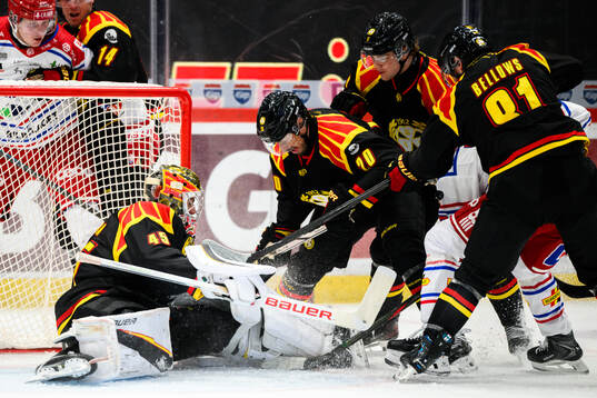 Brynäs målvakt Damian Clara, Tyler Vesel, Michal Svrcek