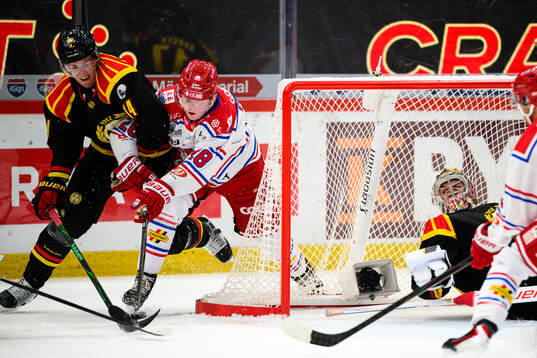 Timrås Simon Forsmark mot Brynäs Robert Hägg och