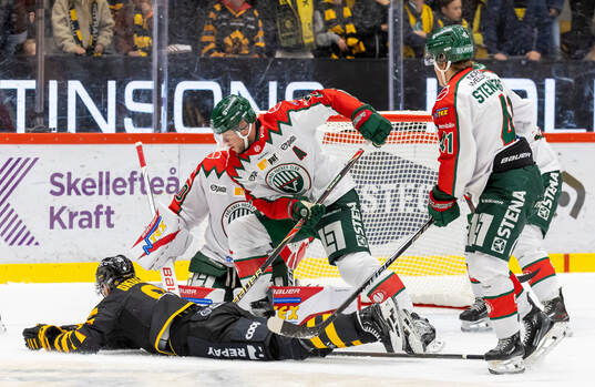 Frölundas Christian Folin och Skellefteås Oliver Okuliar