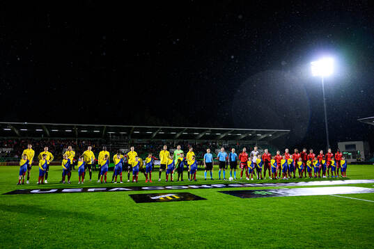 Players of Häcken and of Shelbourne FC
