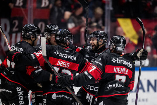 Malmö Redhawks Linus Öberg jublar