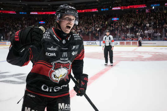 Malmö Redhawks Linus Öberg jublar