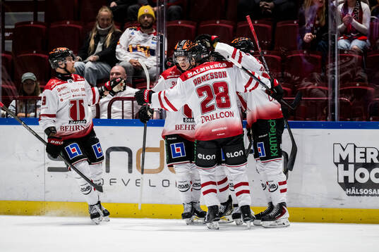 Örebros David Quenneville jublar