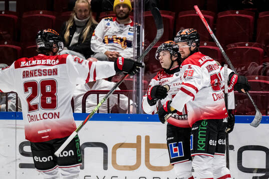 Örebros David Quenneville och Patrik Karlkvist jublar