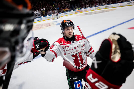 Örebros David Quenneville jublar